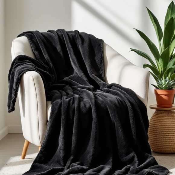 Elle Decor Black Oversize High Pile Plush Blanket/Throw 70”x 60” - Picture 5 of 5